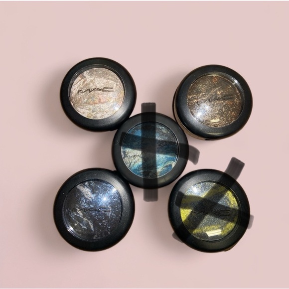 MAC Mineralize Eyeshadow - Picture 1 of 4